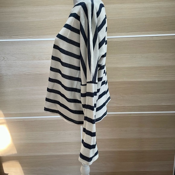 Banana Republic Sweater - Picture 5 of 11